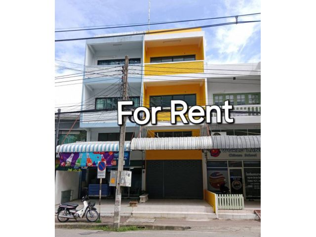 ให้เช่าอาคารพาณิชย์ 3 ชั้นครึ่ง ใจกลางเมืองเชียงใหม่ โทร.086-919-1250