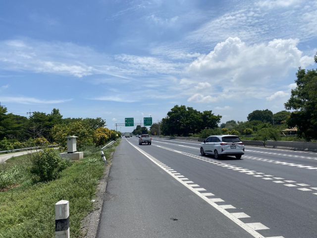 ขายยกแปลง 3,800,000 บาท ที่ดิน 1 ไร่ครึ่ง ติดถนนสายเอเชีย ขาขึ้นเหนือ บางปะหัน อยุธยา  098 7755 808