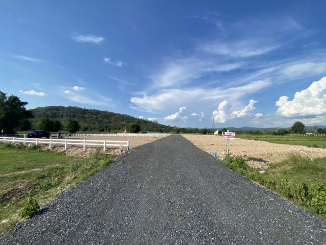 ที่ดินถมแล้ววิวเขาล้อมรอบ 250 ตร.วา ล้อมรั้วคาบอย 650,000.