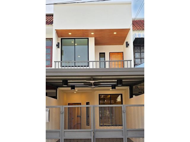 ขาย ทาวโฮมพร้อมอยู่ หมู่บ้าน .อยู่เจริญ ดอนเมือง ติดถนนวิภาวดีรังสิต 37