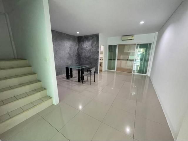 P1795 ให้เช่า ทาวน์โฮม รีโนเวทใหม่ หมู่บ้านสัมมากร ซอยรามคำแหง110