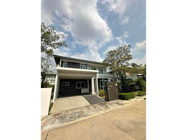 Mantana Westgate มัณฑนา เวสต์เกต   Details: - บ้านเดี่ยว 2 ชั้น - ขนาดที่ดิน 70 ตารางวา - พื้นที่ใช้สอย 222 ตารางเมตร -