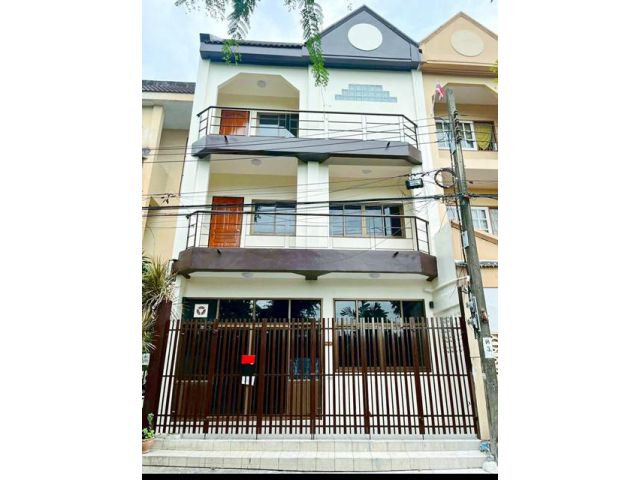 BTS พระโขนง 890ม.สุขุมวิท50 ทาวน์เฮ้าส์ 3 ชั้น BTSอ่อนนุช 20 ตร