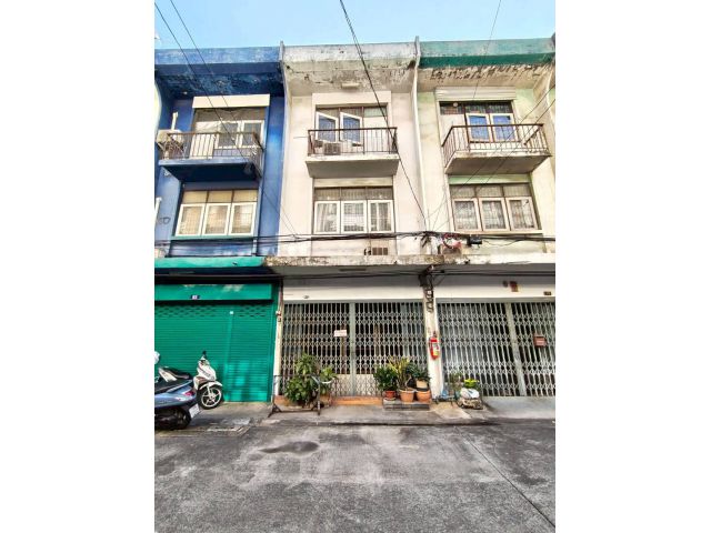 ขายด่วน อาคารพาณิชย์ทำเลทอง ลาดพร้าว 101/1 ใกล้รถไฟฟ้าสายสีเหลือง เดินไม่ถึง 5 นาทีถึงสถานี