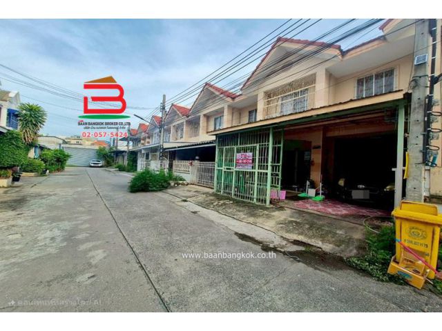 ทาวน์เฮาส์ หมู่บ้าน วิโรจน์วิลล์ เนื้อที่ 18.2 ตรว. ถนนทางหลวงหมายเลข 345 ตำบลละหาร อำเภอบางบัวทอง จังหวัดนนทบุรี