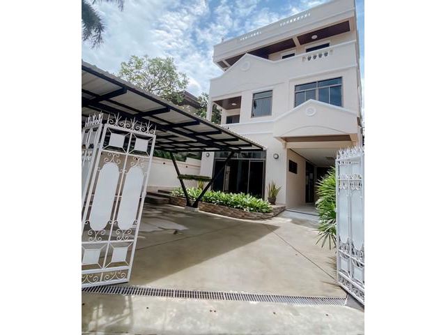 บ้านเดี่ยว4ชั้น 80ตรว.ชั้นบนสุดเป็นดาดฟ้า ใกล้สถานี BTS นานา