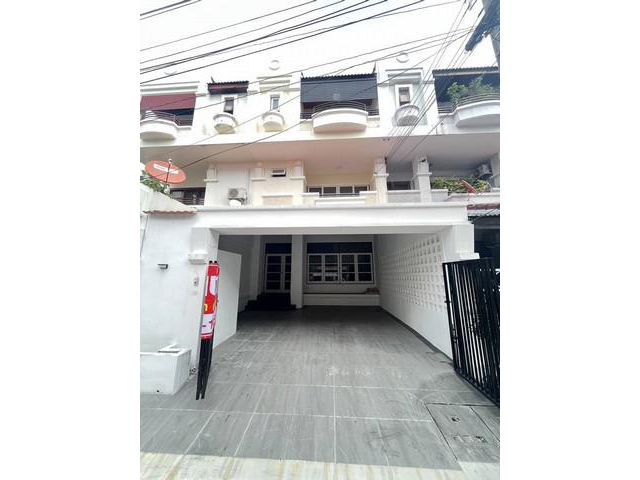 ขายบ้าน3ชั้น30ว.6น6น 4.5ล.สิรินเฮ้าส์1 แยกปากเกร็ด นนทบุรี