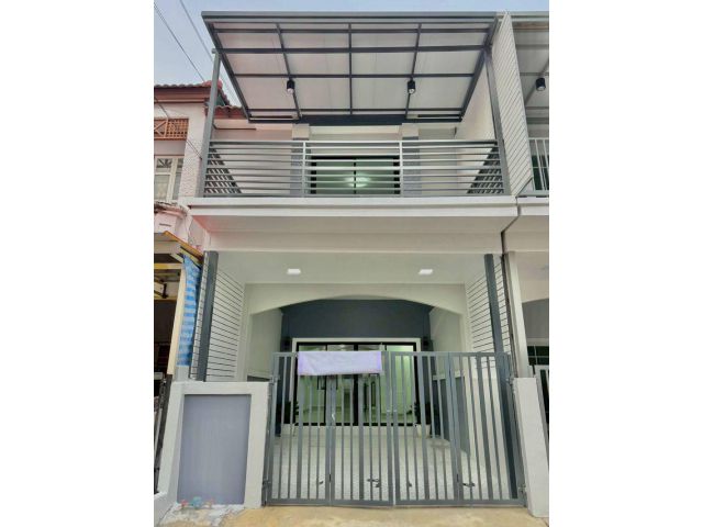 ขายทาวน์เฮ้าส์ 2 ชั้น หมู่บ้านปิยวรารมย์ เฟส 2 ซอย 2/16 ถนนบ้านกล้วย - ไทรน้อย เนื้อที่ 16 ตาราง 3 ห้องนอน ตำบลไทรน้อย