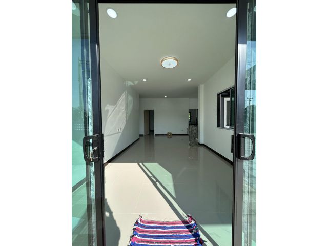 ขายบ้านพร้อมที่ดิน เนื้อที่ 110ตรว. บ้านสร้างใหม่ หลังใหญ่ ให้ที่ดินเยอะ ขายถูก