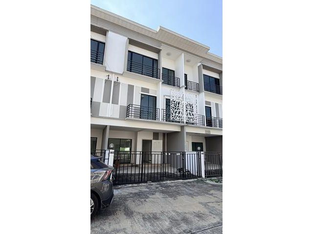 ทาวน์เฮาส์3 ชั้น @nice วัชรพล เทพารักษ์ ทำเลศักยภาพ ในราคาที่ดีที