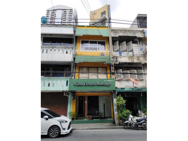 อาคารพาณิชย์4ชั้นมีดาดฟ้า 16วา ติดถนนสุขุมวิท22