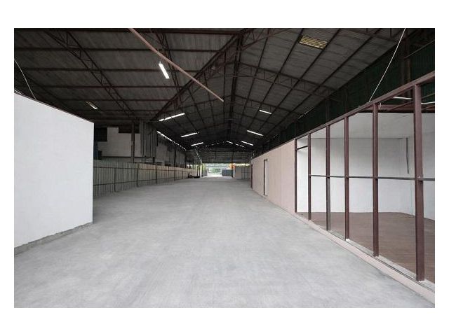 ให้เช่า โกดังมีนบุรี ใกล้ไปรษณีย์ สาขาสุวินทวงศ์ พื้นที่รวม 4 ไร่ มีสำนักงานรถใหญ่เข้า-ออกสะดวก ติดถนนใหญ่ ไม่ต้องเข้าซ