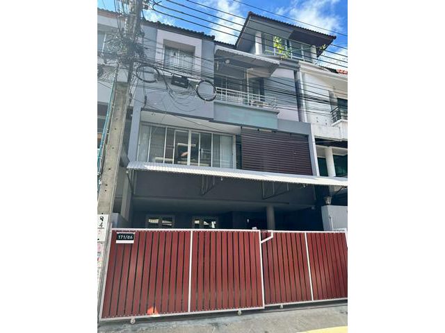 Home office  4 ชั้น 300 ตร.ม. ลาดพร้าว 80  รีโนเวทใหม่ จอดรถ 3 คั