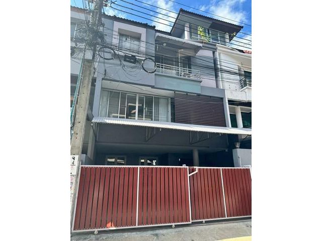 ให้เช่าโฮมออฟฟิศ 4 ชั้น ใกล้ MRT สายสีเหลือง สถานีลาดพร้าว 71