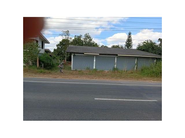 ขายพร้อมบ้าน 1 หลัง  ทางหลวง มุกดาหาร กุฉินารายณ์  1 ไร่ 1 งาน 44 ตารางวา  รวม 544 ตารางวา  ราคาขาย 5 ล้านบาทถ้วน