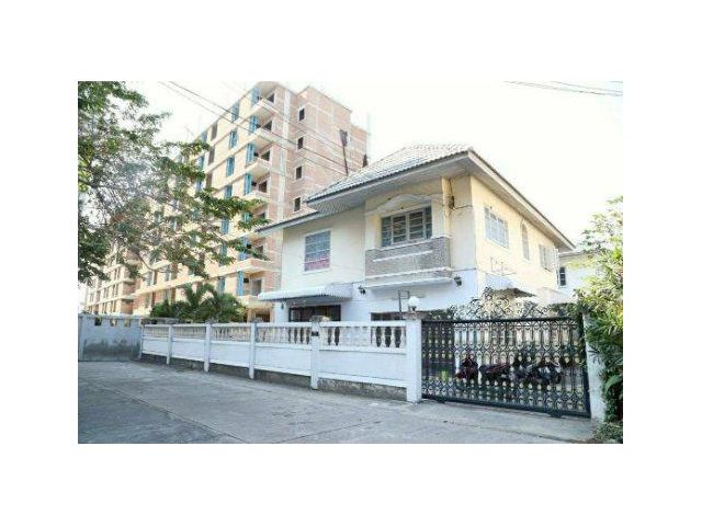 ขายบ้านหลังใหญ่ 88 ตรว. ใกล้ ม.บูรพา ใกล้ชายหาด บางแสน ชลบุรี