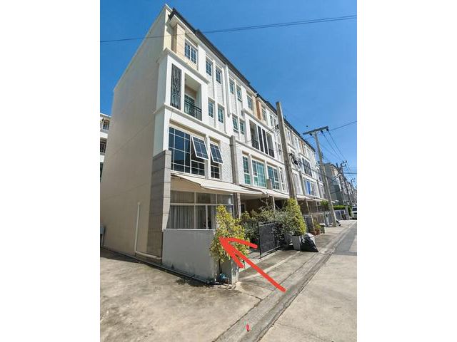 The Master @BTS Udomsuk 4 ชั้น ห้องมุม 4 ห้องนอน 3 ห้องน้ำ