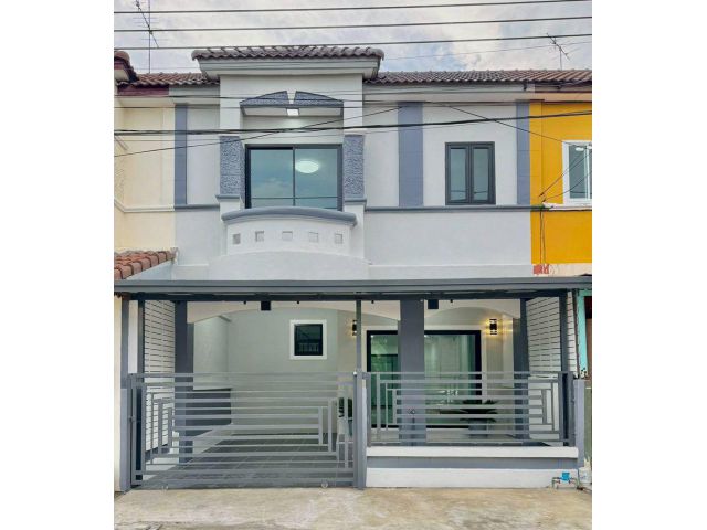 ขายทาวน์เฮ้าส์ 2 ชั้น หมู่บ้านปิยวรารมย์ เฟส 1 ถนนเมน ติดถนนบางกรวย - ไทรน้อย เนื้อที่ 22 ตารางวา 4 ห้องนอน