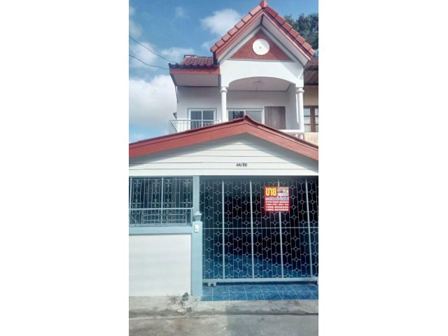 ขายทาวน์เฮาส์ 2 ชั้น หมู่บ้านเจริญลาภ 3 ปทุมคลอง 4 คลองหลวง บิ้วอินใหม่ ใกล้ม.ธรรมศาสตร์ ถูกสุดในย่านนี้