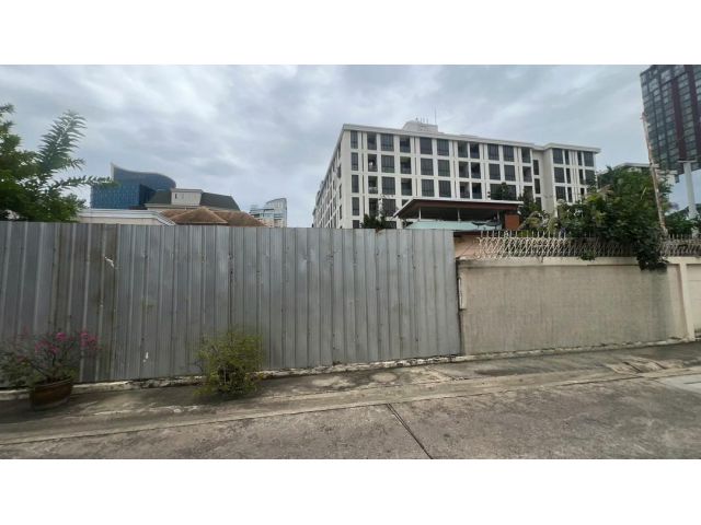 R69-070ขายที่ดินสุขุมวิท ซอย 61 ขนาด 135 ตารางวา ที่ดินเหมาะทำบ้าน ทำคอนโด8ชั้นได้ หรือทำโรงแรมขนาดเล็ก