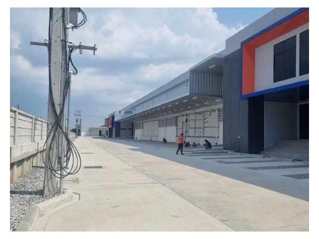 F252 ให้เช่าโรงงานโกดัง พร้อมสำนักงาน ย่านพานทอง ชลบุรี ขนาด 2,883 ตรม. พื้นที่สีม่วง ขอใบอนุญาติ รง.4 ได้