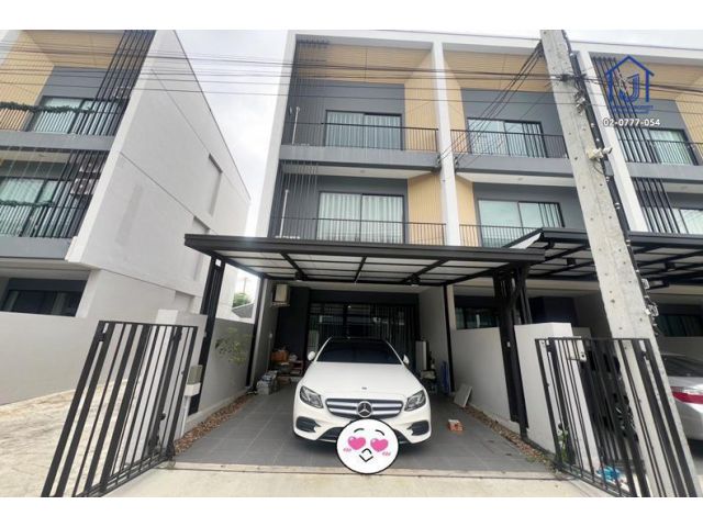 ขายทาวน์โฮม 3 ชั้น หมู่บ้านนลินอเวนิว พลัส ถนนสามวา หลังมุม ใกล้รถไฟฟ้าสายสีชมพู