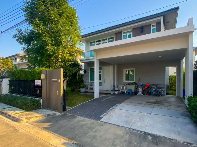 ขายบ้านเดี่ยว มัณฑนา มอเตอร์เวย์–กรุงเทพกรีฑาตัดใหม่ พร้อมเข้าอยู่ ทำเลดีใกล้ Airport Link ลาดกระบัง