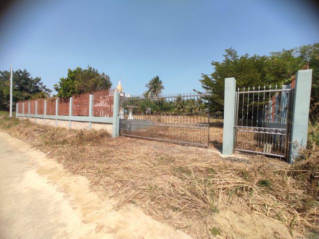 ขายที่ดินสร้างบ้าน 200ตารางวา มีรั้วเรียบร้อย น้ำไฟ ถนนคอนกรีตเข้าถึง