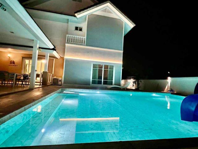 H997 ให้เช่าพูลวิลล่า 4 ห้องนอน ใกล้ โรงเรียนธารา หมู่บ้าน Central Park Hillside