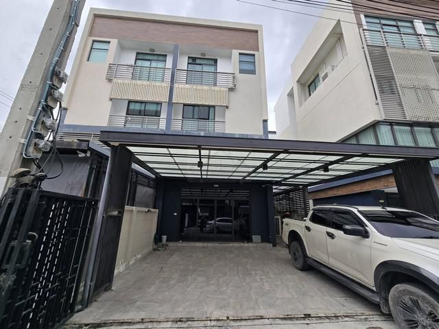 ให้เช่าโฮมออฟฟิศ 3.5 ชั้น DISTRICT เอกมัย-รามอินทรา (รามอินทรา 40