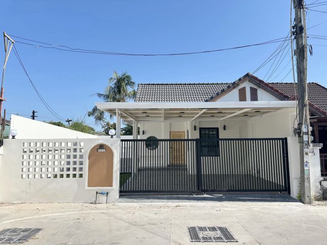 รีโนเวทใหม่พร้อมอยู่ พิกัดอ่าวอุดม-ใกล้แหลมฉบัง บ้านแฝด ม.เปี่ยมสุข ชากยายจีน