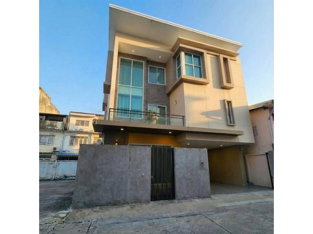 PB5994 ให้เช่า บ้าน 3 ชั้น ย่านรามอินทรา ทำเลคู้บอน – รามอินทรา เหมาะอยู่อาศัยและทำโฮมออฟฟิศ