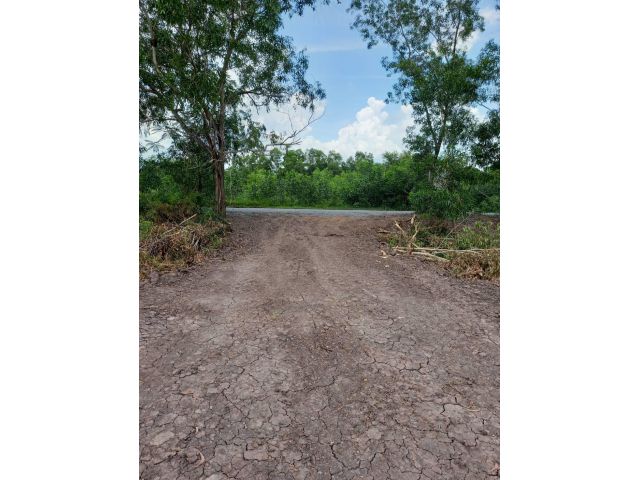 ขายที่ดินอำเภอ องครักษ์ คลอง16 ติดร้านกาแฟมองเทรอส์คาเฟ่แอนด์ฟาร์ม 2ไร่10ตารางวา หน้ากว้าง 40 x80 ขายไร่ละ1,800,000 บาท