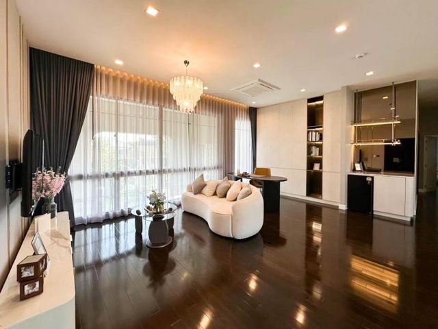 ให้เช่า บ้าน Grand Bangkok Boulevard กรุงเทพกรีฑา บ้านเดี่ยว 5 ห้องนอน 127 ตรว 604 ตรม ตกแต่งสวยงาม เฟอร์นิเจอร์