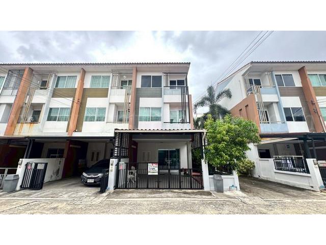 ลดราคาด่วน ทาวน์โฮม เดอะ ทรัสต์ ซิตี้ งามวงศ์วาน 25 หลังริม