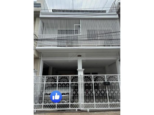 ขายทาวน์เฮาส์ 2 ชั้น 270 ตรม. ซอยสุขุมวิท 89-1 BTS บางจาก 500 เมต