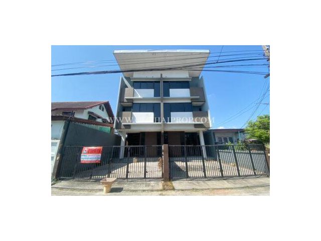 ทาวน์โฮมสร้างใหม่ 3 ชั้น ถ.ติวานนท์ 52 ท่าทราย เมืองนนทบุรี