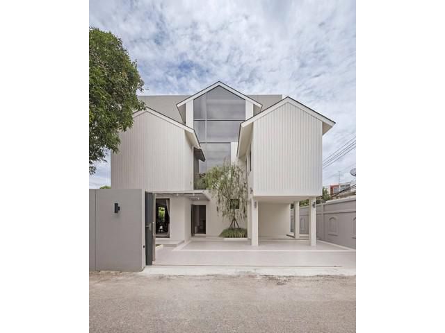 ขาย ให้เช่าบ้านเดี่ยวตกแต่งพร้อมอยู่ ปรีดีพนมยงค์ 14 ใกล้เอกมัย