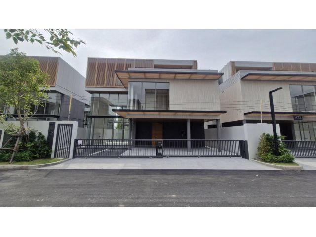 ให้เช่าบ้านเดี่ยว 3 ชั้น โครงการไฮด์พาร์ค การ์เด้น ประชาอุทิศ 19 ดอนเมือง ระดับลักซ์ชัวรี่ สไตล์ Modern Tropical