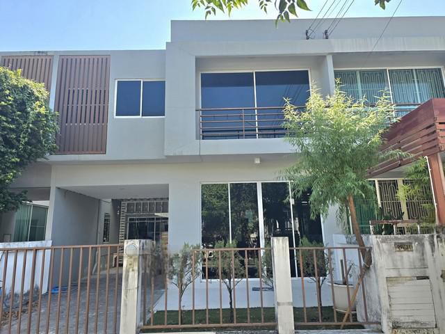 ให้เช่าทาวน์โฮม2ชั้น23ตรว. ใกล้แฟชั่นไอส์แลนด์