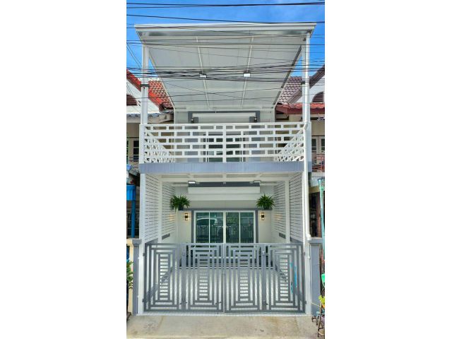 ขายทาวน์เฮ้าส์ 2 ชั้น หมู่บ้านจิตรณรงค์ การ์เด้นเฮ้าส์ แถมเฟอร์นิเจอร์ ซอยบางกร่าง 60 เนื้อที่ 16.5 ตารางวา 2 ห้องนอน