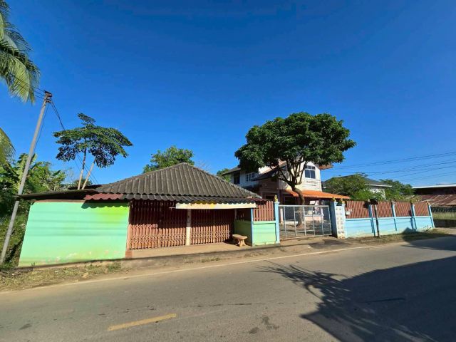 ขายบ้าน2หลัง กลางเมืองหล่มเก่า จ.เพชรบูรณ์ยกแปลงเพียง 1,550,000 บาท เนื้อที่โฉนด 156 ตร.ว