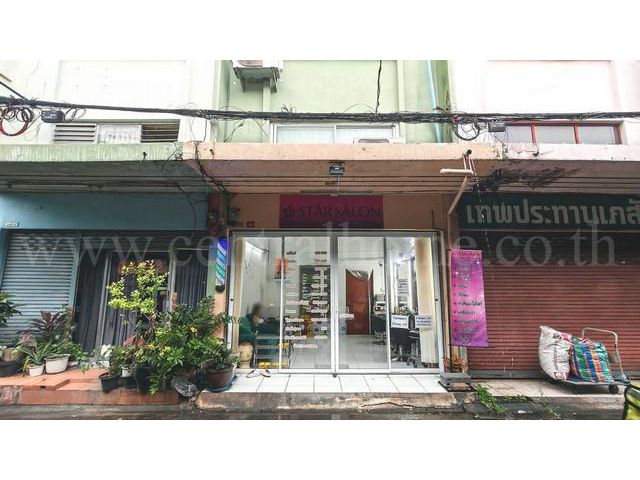 ลดราคา อาคารพาณิชย์ 3 ชั้นครึ่ง ติด MRT ลาดพร้าว 101