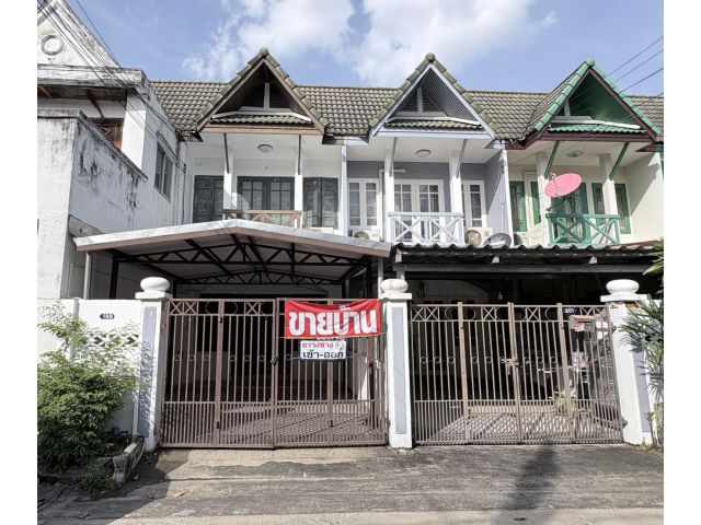 ขายทาวเฮ้าส์ 2 ชั้น หมู่บ้าน ดิ เอมเมอรัลด์ พาร์ค ซอยเรวดี61 ใกล้รถไฟฟ้าสายสีม่วงและสีชมพู่