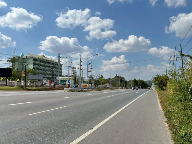 ขายที่ดินเปล่าจันทบุรีติดถนนสุขุมวิทโฉนดใบเดียว ติดสถานีวิทยุ