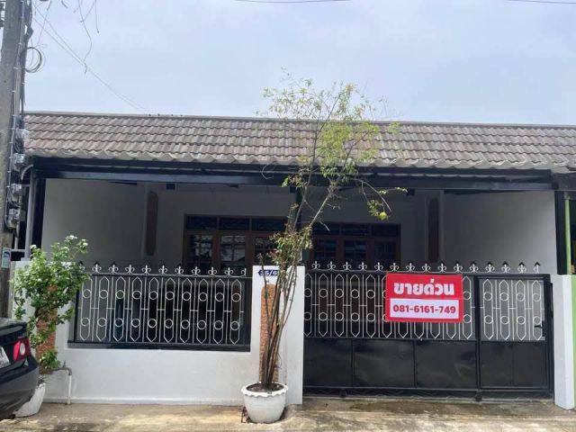 ทาวน์ชั้นเดียว 24 ตรว.หมู่บ้าน หมู่บ้านจราจร พร้อมเข้าอยู่ ตรงข้ามเขาแก่นจันทร์ ใกล้ตลาดศรีเมือง ห่างถนนเพชรเกษม 100 เมตร