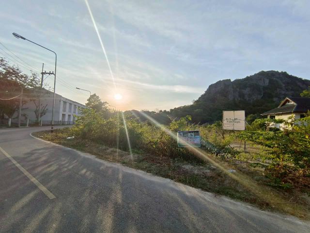 ขายที่ดินเปล่า ชะอำ 4-1-95 ไร่ วิวภูเขานางพันธุรัต ใกล้หาดชะอำ 5 นาที ตรงข้าม ตม.เพชรบุรี เข้าออกจากถนนเพชรเกษม 300 ม.