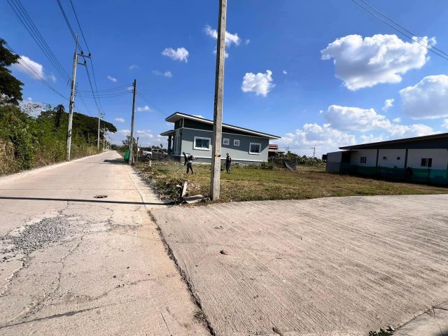 ขายที่ดินตำบลป่าไผ่สันทรายติดถนนสองด้านพร้อมโอน