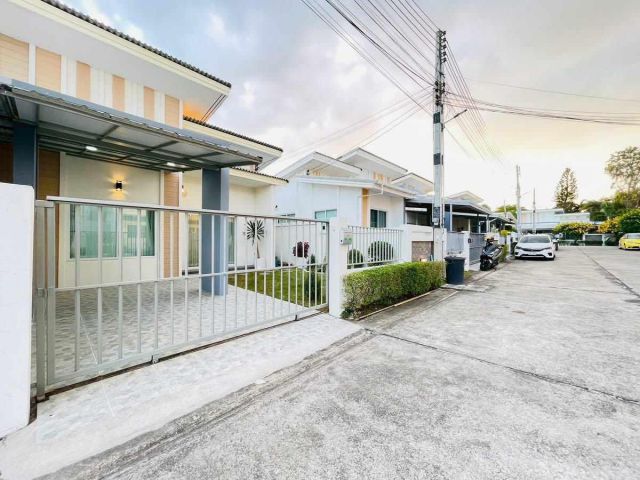 H1006 บ้านแฝดสไตล์บ้านเดี่ยวรีโนเวทใหม่แต่งครบ 2 ห้องนอน เนินพลับหวาน