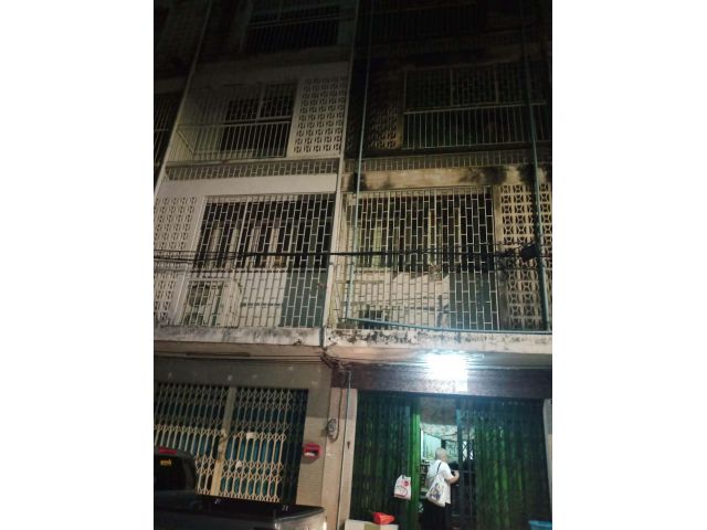 ทาวน์เฮ้าส์  ถ. เฉลิมเขต 4 แขวงวัดเทพศิรินทร์ เขตป้อมปราบศัตรูพ่าย